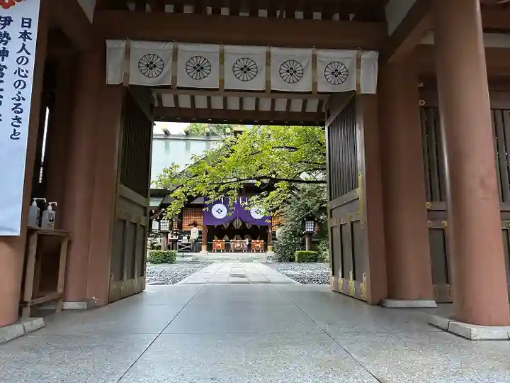 東京大神宮の山門・神門