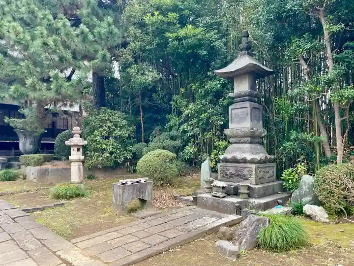 臨江寺の{uncategorized: "未分類", other: "その他", undefined: "問題あり", building: "その他建物", grave: "お墓", sacred_gate: "鳥居", guardian: "狛犬", statue: "像", buddha: "仏像", history: "歴史", nature: "自然", garden: "庭園", animal: "動物", pagoda: "塔", temizu: "手水舎", mountain_gate: "山門・神門", sanctuary: "本殿・本堂", subordinate: "末社・摂社", art: "芸術", scenery: "景色", jizo: "地蔵", ema: "絵馬", goshuin: "御朱印", omikuji: "おみくじ", items: "授与品その他", amulet: "お守り", goshuincho: "御朱印帳", eats: "食事", festival: "お祭り", votive_dance: "神楽", shichigosan: "七五三参", wedding: "結婚式", experience: "体験その他", initially: "初詣", around: "周辺", anti_infection: "感染症対策"}