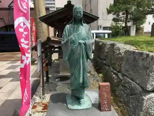 柴田神社の像