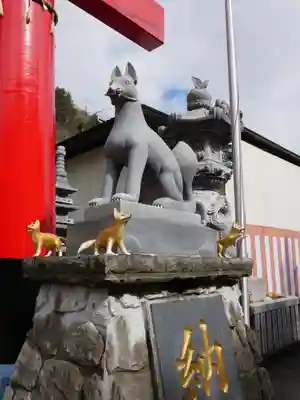 箱根天聖稲荷大権現神社の狛犬