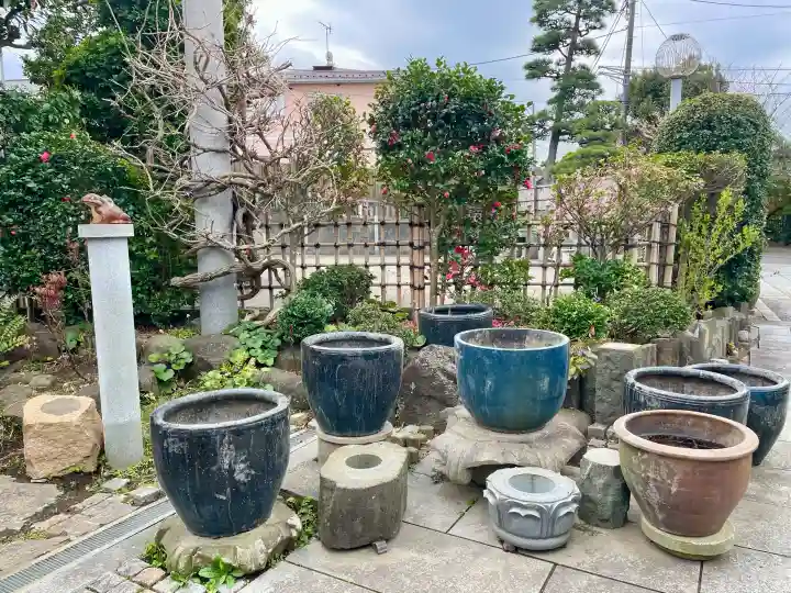 日蓮宗龍口山本龍寺の{uncategorized: "未分類", other: "その他", undefined: "問題あり", building: "その他建物", grave: "お墓", sacred_gate: "鳥居", guardian: "狛犬", statue: "像", buddha: "仏像", history: "歴史", nature: "自然", garden: "庭園", animal: "動物", pagoda: "塔", temizu: "手水舎", mountain_gate: "山門・神門", sanctuary: "本殿・本堂", subordinate: "末社・摂社", art: "芸術", scenery: "景色", jizo: "地蔵", ema: "絵馬", goshuin: "御朱印", omikuji: "おみくじ", items: "授与品その他", amulet: "お守り", goshuincho: "御朱印帳", eats: "食事", festival: "お祭り", votive_dance: "神楽", shichigosan: "七五三参", wedding: "結婚式", experience: "体験その他", initially: "初詣", around: "周辺", anti_infection: "感染症対策"}