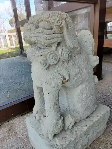 鰀目嶽神社の狛犬