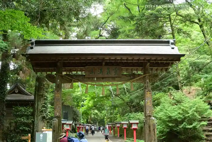 高尾山薬王院の山門・神門