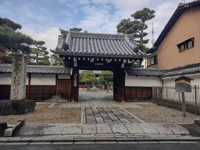 上善寺の山門