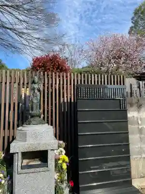 金蔵院の{uncategorized: "未分類", other: "その他", undefined: "問題あり", building: "その他建物", grave: "お墓", sacred_gate: "鳥居", guardian: "狛犬", statue: "像", buddha: "仏像", history: "歴史", nature: "自然", garden: "庭園", animal: "動物", pagoda: "塔", temizu: "手水舎", mountain_gate: "山門・神門", sanctuary: "本殿・本堂", subordinate: "末社・摂社", art: "芸術", scenery: "景色", jizo: "地蔵", ema: "絵馬", goshuin: "御朱印", omikuji: "おみくじ", items: "授与品その他", amulet: "お守り", goshuincho: "御朱印帳", eats: "食事", festival: "お祭り", votive_dance: "神楽", shichigosan: "七五三参", wedding: "結婚式", experience: "体験その他", initially: "初詣", around: "周辺", anti_infection: "感染症対策"}