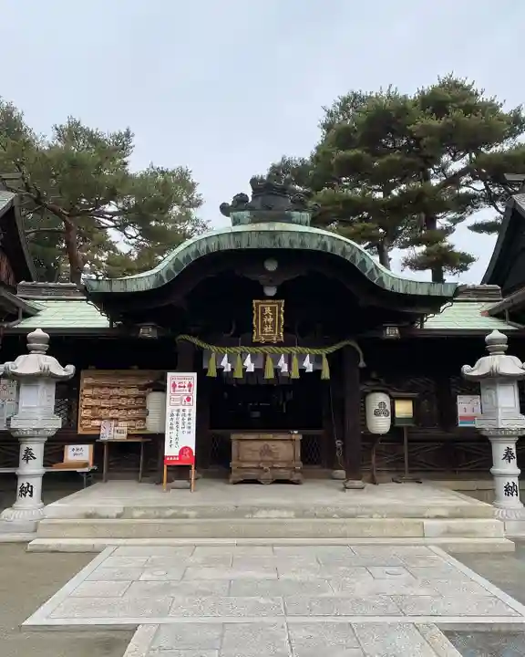 艮神社の本殿・本堂