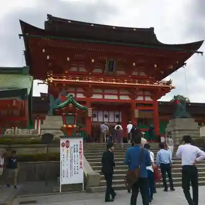 伏見稲荷大社の山門・神門