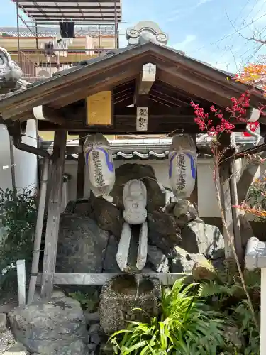 来迎寺(井戸来迎寺・紫雲山来迎寺)の{uncategorized: "未分類", other: "その他", undefined: "問題あり", building: "その他建物", grave: "お墓", sacred_gate: "鳥居", guardian: "狛犬", statue: "像", buddha: "仏像", history: "歴史", nature: "自然", garden: "庭園", animal: "動物", pagoda: "塔", temizu: "手水舎", mountain_gate: "山門・神門", sanctuary: "本殿・本堂", subordinate: "末社・摂社", art: "芸術", scenery: "景色", jizo: "地蔵", ema: "絵馬", goshuin: "御朱印", omikuji: "おみくじ", items: "授与品その他", amulet: "お守り", goshuincho: "御朱印帳", eats: "食事", festival: "お祭り", votive_dance: "神楽", shichigosan: "七五三参", wedding: "結婚式", experience: "体験その他", initially: "初詣", around: "周辺", anti_infection: "感染症対策"}