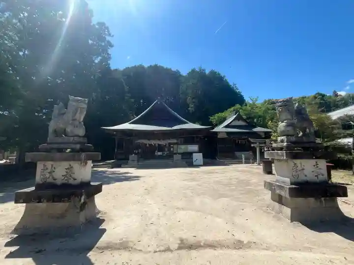 河内神社の{uncategorized: "未分類", other: "その他", undefined: "問題あり", building: "その他建物", grave: "お墓", sacred_gate: "鳥居", guardian: "狛犬", statue: "像", buddha: "仏像", history: "歴史", nature: "自然", garden: "庭園", animal: "動物", pagoda: "塔", temizu: "手水舎", mountain_gate: "山門・神門", sanctuary: "本殿・本堂", subordinate: "末社・摂社", art: "芸術", scenery: "景色", jizo: "地蔵", ema: "絵馬", goshuin: "御朱印", omikuji: "おみくじ", items: "授与品その他", amulet: "お守り", goshuincho: "御朱印帳", eats: "食事", festival: "お祭り", votive_dance: "神楽", shichigosan: "七五三参", wedding: "結婚式", experience: "体験その他", initially: "初詣", around: "周辺", anti_infection: "感染症対策"}