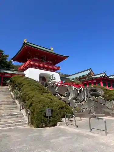 赤間神宮の{uncategorized: "未分類", other: "その他", undefined: "問題あり", building: "その他建物", grave: "お墓", sacred_gate: "鳥居", guardian: "狛犬", statue: "像", buddha: "仏像", history: "歴史", nature: "自然", garden: "庭園", animal: "動物", pagoda: "塔", temizu: "手水舎", mountain_gate: "山門・神門", sanctuary: "本殿・本堂", subordinate: "末社・摂社", art: "芸術", scenery: "景色", jizo: "地蔵", ema: "絵馬", goshuin: "御朱印", omikuji: "おみくじ", items: "授与品その他", amulet: "お守り", goshuincho: "御朱印帳", eats: "食事", festival: "お祭り", votive_dance: "神楽", shichigosan: "七五三参", wedding: "結婚式", experience: "体験その他", initially: "初詣", around: "周辺", anti_infection: "感染症対策"}