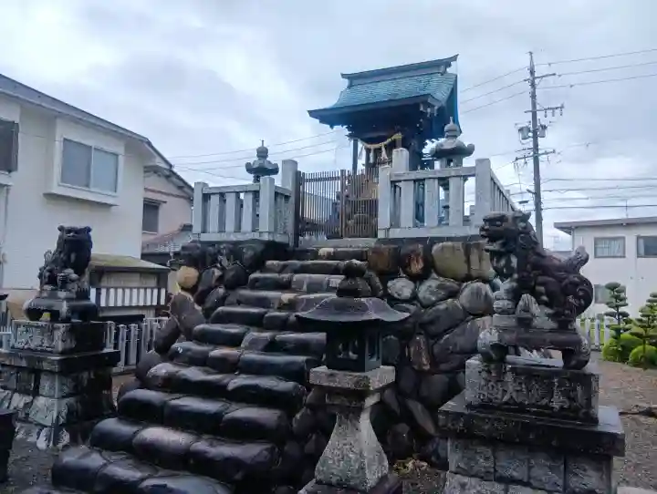 神明神社の{uncategorized: "未分類", other: "その他", undefined: "問題あり", building: "その他建物", grave: "お墓", sacred_gate: "鳥居", guardian: "狛犬", statue: "像", buddha: "仏像", history: "歴史", nature: "自然", garden: "庭園", animal: "動物", pagoda: "塔", temizu: "手水舎", mountain_gate: "山門・神門", sanctuary: "本殿・本堂", subordinate: "末社・摂社", art: "芸術", scenery: "景色", jizo: "地蔵", ema: "絵馬", goshuin: "御朱印", omikuji: "おみくじ", items: "授与品その他", amulet: "お守り", goshuincho: "御朱印帳", eats: "食事", festival: "お祭り", votive_dance: "神楽", shichigosan: "七五三参", wedding: "結婚式", experience: "体験その他", initially: "初詣", around: "周辺", anti_infection: "感染症対策"}