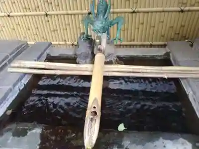 銀杏岡八幡神社の手水舎