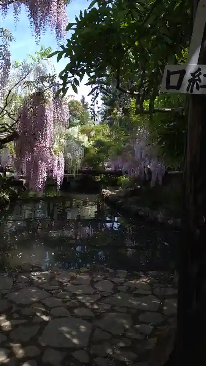 歌泉堂(春日大社神苑萬葉植物園内鎮座)(奈良県)