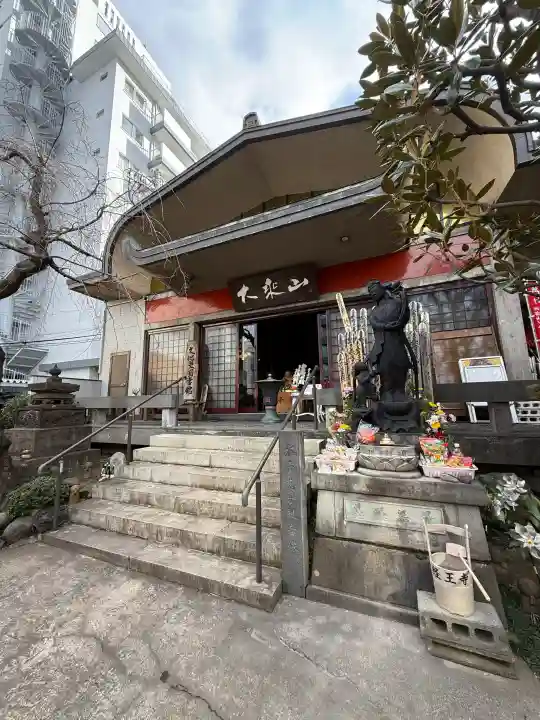 経王寺の{uncategorized: "未分類", other: "その他", undefined: "問題あり", building: "その他建物", grave: "お墓", sacred_gate: "鳥居", guardian: "狛犬", statue: "像", buddha: "仏像", history: "歴史", nature: "自然", garden: "庭園", animal: "動物", pagoda: "塔", temizu: "手水舎", mountain_gate: "山門・神門", sanctuary: "本殿・本堂", subordinate: "末社・摂社", art: "芸術", scenery: "景色", jizo: "地蔵", ema: "絵馬", goshuin: "御朱印", omikuji: "おみくじ", items: "授与品その他", amulet: "お守り", goshuincho: "御朱印帳", eats: "食事", festival: "お祭り", votive_dance: "神楽", shichigosan: "七五三参", wedding: "結婚式", experience: "体験その他", initially: "初詣", around: "周辺", anti_infection: "感染症対策"}