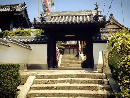 観音寺の山門