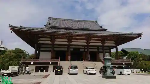 西新井大師総持寺の本殿・本堂
