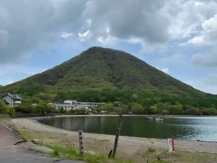 榛名富士山神社の{uncategorized: "未分類", other: "その他", undefined: "問題あり", building: "その他建物", grave: "お墓", sacred_gate: "鳥居", guardian: "狛犬", statue: "像", buddha: "仏像", history: "歴史", nature: "自然", garden: "庭園", animal: "動物", pagoda: "塔", temizu: "手水舎", mountain_gate: "山門・神門", sanctuary: "本殿・本堂", subordinate: "末社・摂社", art: "芸術", scenery: "景色", jizo: "地蔵", ema: "絵馬", goshuin: "御朱印", omikuji: "おみくじ", items: "授与品その他", amulet: "お守り", goshuincho: "御朱印帳", eats: "食事", festival: "お祭り", votive_dance: "神楽", shichigosan: "七五三参", wedding: "結婚式", experience: "体験その他", initially: "初詣", around: "周辺", anti_infection: "感染症対策"}