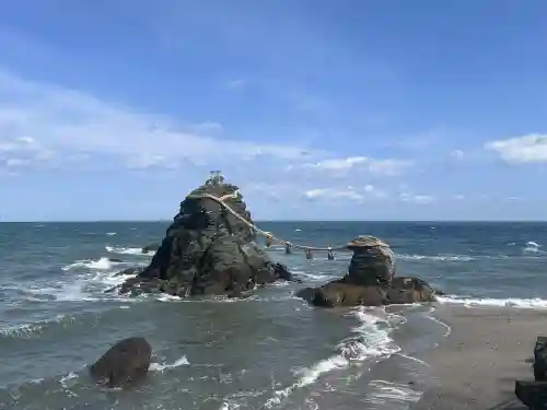 二見興玉神社の{uncategorized: "未分類", other: "その他", undefined: "問題あり", building: "その他建物", grave: "お墓", sacred_gate: "鳥居", guardian: "狛犬", statue: "像", buddha: "仏像", history: "歴史", nature: "自然", garden: "庭園", animal: "動物", pagoda: "塔", temizu: "手水舎", mountain_gate: "山門・神門", sanctuary: "本殿・本堂", subordinate: "末社・摂社", art: "芸術", scenery: "景色", jizo: "地蔵", ema: "絵馬", goshuin: "御朱印", omikuji: "おみくじ", items: "授与品その他", amulet: "お守り", goshuincho: "御朱印帳", eats: "食事", festival: "お祭り", votive_dance: "神楽", shichigosan: "七五三参", wedding: "結婚式", experience: "体験その他", initially: "初詣", around: "周辺", anti_infection: "感染症対策"}
