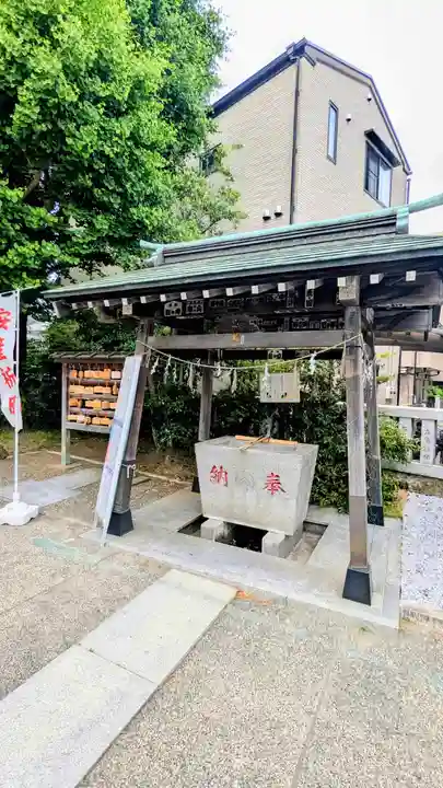 当代島稲荷神社の手水舎