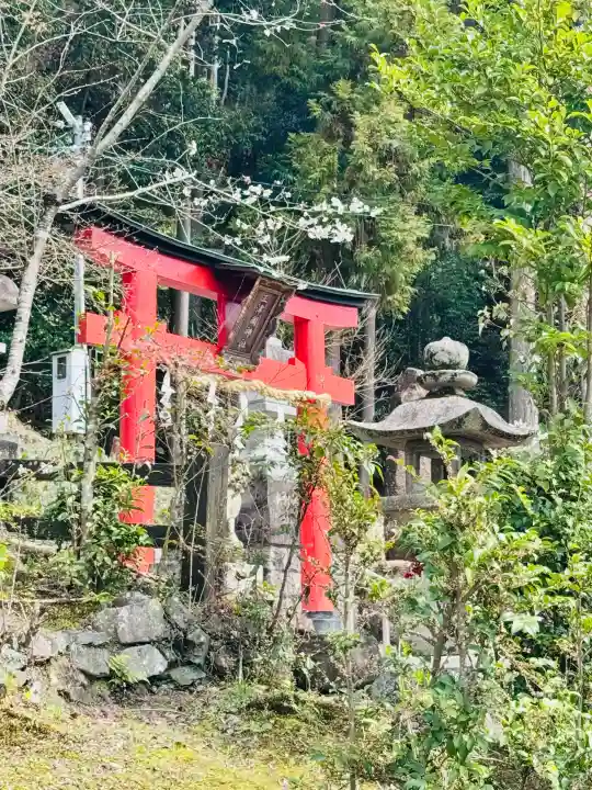 玉津岡神社の{uncategorized: "未分類", other: "その他", undefined: "問題あり", building: "その他建物", grave: "お墓", sacred_gate: "鳥居", guardian: "狛犬", statue: "像", buddha: "仏像", history: "歴史", nature: "自然", garden: "庭園", animal: "動物", pagoda: "塔", temizu: "手水舎", mountain_gate: "山門・神門", sanctuary: "本殿・本堂", subordinate: "末社・摂社", art: "芸術", scenery: "景色", jizo: "地蔵", ema: "絵馬", goshuin: "御朱印", omikuji: "おみくじ", items: "授与品その他", amulet: "お守り", goshuincho: "御朱印帳", eats: "食事", festival: "お祭り", votive_dance: "神楽", shichigosan: "七五三参", wedding: "結婚式", experience: "体験その他", initially: "初詣", around: "周辺", anti_infection: "感染症対策"}