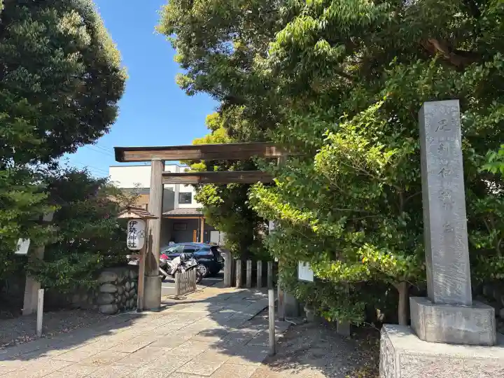 伊勢神社の{uncategorized: "未分類", other: "その他", undefined: "問題あり", building: "その他建物", grave: "お墓", sacred_gate: "鳥居", guardian: "狛犬", statue: "像", buddha: "仏像", history: "歴史", nature: "自然", garden: "庭園", animal: "動物", pagoda: "塔", temizu: "手水舎", mountain_gate: "山門・神門", sanctuary: "本殿・本堂", subordinate: "末社・摂社", art: "芸術", scenery: "景色", jizo: "地蔵", ema: "絵馬", goshuin: "御朱印", omikuji: "おみくじ", items: "授与品その他", amulet: "お守り", goshuincho: "御朱印帳", eats: "食事", festival: "お祭り", votive_dance: "神楽", shichigosan: "七五三参", wedding: "結婚式", experience: "体験その他", initially: "初詣", around: "周辺", anti_infection: "感染症対策"}
