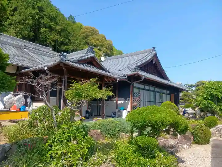 陽徳禅寺の{uncategorized: "未分類", other: "その他", undefined: "問題あり", building: "その他建物", grave: "お墓", sacred_gate: "鳥居", guardian: "狛犬", statue: "像", buddha: "仏像", history: "歴史", nature: "自然", garden: "庭園", animal: "動物", pagoda: "塔", temizu: "手水舎", mountain_gate: "山門・神門", sanctuary: "本殿・本堂", subordinate: "末社・摂社", art: "芸術", scenery: "景色", jizo: "地蔵", ema: "絵馬", goshuin: "御朱印", omikuji: "おみくじ", items: "授与品その他", amulet: "お守り", goshuincho: "御朱印帳", eats: "食事", festival: "お祭り", votive_dance: "神楽", shichigosan: "七五三参", wedding: "結婚式", experience: "体験その他", initially: "初詣", around: "周辺", anti_infection: "感染症対策"}
