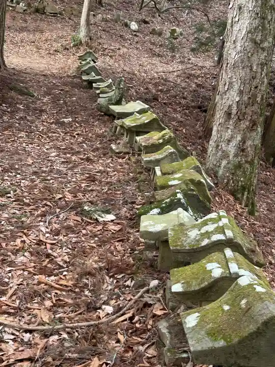 修那羅山安宮神社の{uncategorized: "未分類", other: "その他", undefined: "問題あり", building: "その他建物", grave: "お墓", sacred_gate: "鳥居", guardian: "狛犬", statue: "像", buddha: "仏像", history: "歴史", nature: "自然", garden: "庭園", animal: "動物", pagoda: "塔", temizu: "手水舎", mountain_gate: "山門・神門", sanctuary: "本殿・本堂", subordinate: "末社・摂社", art: "芸術", scenery: "景色", jizo: "地蔵", ema: "絵馬", goshuin: "御朱印", omikuji: "おみくじ", items: "授与品その他", amulet: "お守り", goshuincho: "御朱印帳", eats: "食事", festival: "お祭り", votive_dance: "神楽", shichigosan: "七五三参", wedding: "結婚式", experience: "体験その他", initially: "初詣", around: "周辺", anti_infection: "感染症対策"}