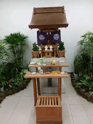 羽田航空神社の{uncategorized: "未分類", other: "その他", undefined: "問題あり", building: "その他建物", grave: "お墓", sacred_gate: "鳥居", guardian: "狛犬", statue: "像", buddha: "仏像", history: "歴史", nature: "自然", garden: "庭園", animal: "動物", pagoda: "塔", temizu: "手水舎", mountain_gate: "山門・神門", sanctuary: "本殿・本堂", subordinate: "末社・摂社", art: "芸術", scenery: "景色", jizo: "地蔵", ema: "絵馬", goshuin: "御朱印", omikuji: "おみくじ", items: "授与品その他", amulet: "お守り", goshuincho: "御朱印帳", eats: "食事", festival: "お祭り", votive_dance: "神楽", shichigosan: "七五三参", wedding: "結婚式", experience: "体験その他", initially: "初詣", around: "周辺", anti_infection: "感染症対策"}