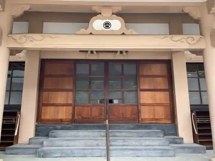 萬嶽山松竜院の{uncategorized: "未分類", other: "その他", undefined: "問題あり", building: "その他建物", grave: "お墓", sacred_gate: "鳥居", guardian: "狛犬", statue: "像", buddha: "仏像", history: "歴史", nature: "自然", garden: "庭園", animal: "動物", pagoda: "塔", temizu: "手水舎", mountain_gate: "山門・神門", sanctuary: "本殿・本堂", subordinate: "末社・摂社", art: "芸術", scenery: "景色", jizo: "地蔵", ema: "絵馬", goshuin: "御朱印", omikuji: "おみくじ", items: "授与品その他", amulet: "お守り", goshuincho: "御朱印帳", eats: "食事", festival: "お祭り", votive_dance: "神楽", shichigosan: "七五三参", wedding: "結婚式", experience: "体験その他", initially: "初詣", around: "周辺", anti_infection: "感染症対策"}