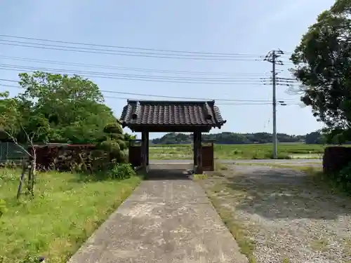 榮眞寺の山門