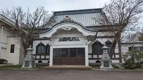法華寺の本殿・本堂