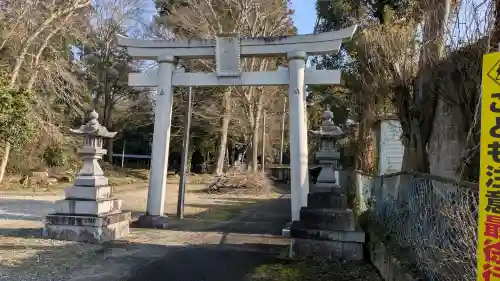 天神神社の{uncategorized: "未分類", other: "その他", undefined: "問題あり", building: "その他建物", grave: "お墓", sacred_gate: "鳥居", guardian: "狛犬", statue: "像", buddha: "仏像", history: "歴史", nature: "自然", garden: "庭園", animal: "動物", pagoda: "塔", temizu: "手水舎", mountain_gate: "山門・神門", sanctuary: "本殿・本堂", subordinate: "末社・摂社", art: "芸術", scenery: "景色", jizo: "地蔵", ema: "絵馬", goshuin: "御朱印", omikuji: "おみくじ", items: "授与品その他", amulet: "お守り", goshuincho: "御朱印帳", eats: "食事", festival: "お祭り", votive_dance: "神楽", shichigosan: "七五三参", wedding: "結婚式", experience: "体験その他", initially: "初詣", around: "周辺", anti_infection: "感染症対策"}