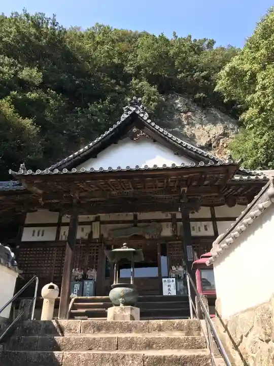 弥谷寺の本殿・本堂