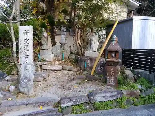 中之院（嵓窟山根本中院）の仏像