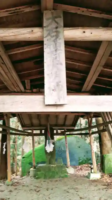 大石神社の本殿