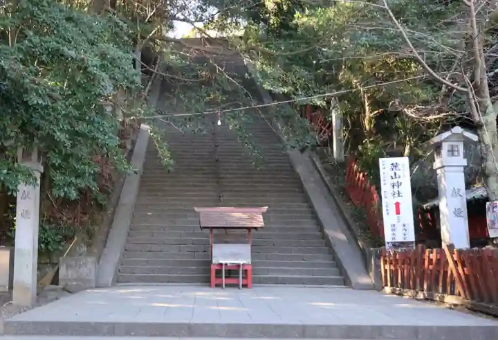 静岡浅間神社の{uncategorized: "未分類", other: "その他", undefined: "問題あり", building: "その他建物", grave: "お墓", sacred_gate: "鳥居", guardian: "狛犬", statue: "像", buddha: "仏像", history: "歴史", nature: "自然", garden: "庭園", animal: "動物", pagoda: "塔", temizu: "手水舎", mountain_gate: "山門・神門", sanctuary: "本殿・本堂", subordinate: "末社・摂社", art: "芸術", scenery: "景色", jizo: "地蔵", ema: "絵馬", goshuin: "御朱印", omikuji: "おみくじ", items: "授与品その他", amulet: "お守り", goshuincho: "御朱印帳", eats: "食事", festival: "お祭り", votive_dance: "神楽", shichigosan: "七五三参", wedding: "結婚式", experience: "体験その他", initially: "初詣", around: "周辺", anti_infection: "感染症対策"}