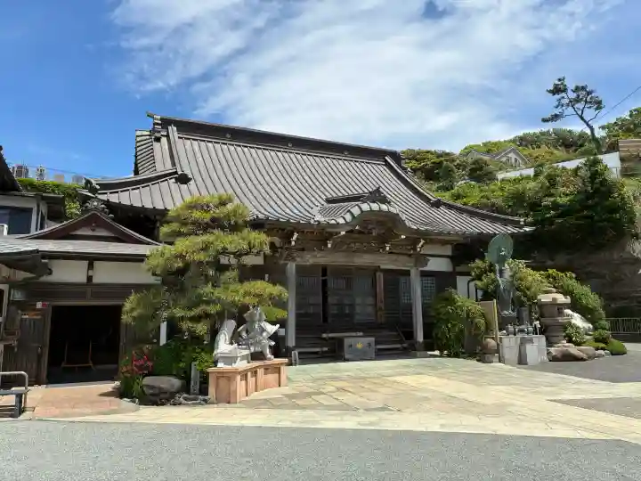 満福寺の{uncategorized: "未分類", other: "その他", undefined: "問題あり", building: "その他建物", grave: "お墓", sacred_gate: "鳥居", guardian: "狛犬", statue: "像", buddha: "仏像", history: "歴史", nature: "自然", garden: "庭園", animal: "動物", pagoda: "塔", temizu: "手水舎", mountain_gate: "山門・神門", sanctuary: "本殿・本堂", subordinate: "末社・摂社", art: "芸術", scenery: "景色", jizo: "地蔵", ema: "絵馬", goshuin: "御朱印", omikuji: "おみくじ", items: "授与品その他", amulet: "お守り", goshuincho: "御朱印帳", eats: "食事", festival: "お祭り", votive_dance: "神楽", shichigosan: "七五三参", wedding: "結婚式", experience: "体験その他", initially: "初詣", around: "周辺", anti_infection: "感染症対策"}