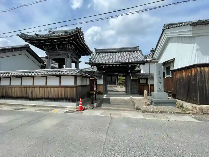 即往寺の{uncategorized: "未分類", other: "その他", undefined: "問題あり", building: "その他建物", grave: "お墓", sacred_gate: "鳥居", guardian: "狛犬", statue: "像", buddha: "仏像", history: "歴史", nature: "自然", garden: "庭園", animal: "動物", pagoda: "塔", temizu: "手水舎", mountain_gate: "山門・神門", sanctuary: "本殿・本堂", subordinate: "末社・摂社", art: "芸術", scenery: "景色", jizo: "地蔵", ema: "絵馬", goshuin: "御朱印", omikuji: "おみくじ", items: "授与品その他", amulet: "お守り", goshuincho: "御朱印帳", eats: "食事", festival: "お祭り", votive_dance: "神楽", shichigosan: "七五三参", wedding: "結婚式", experience: "体験その他", initially: "初詣", around: "周辺", anti_infection: "感染症対策"}
