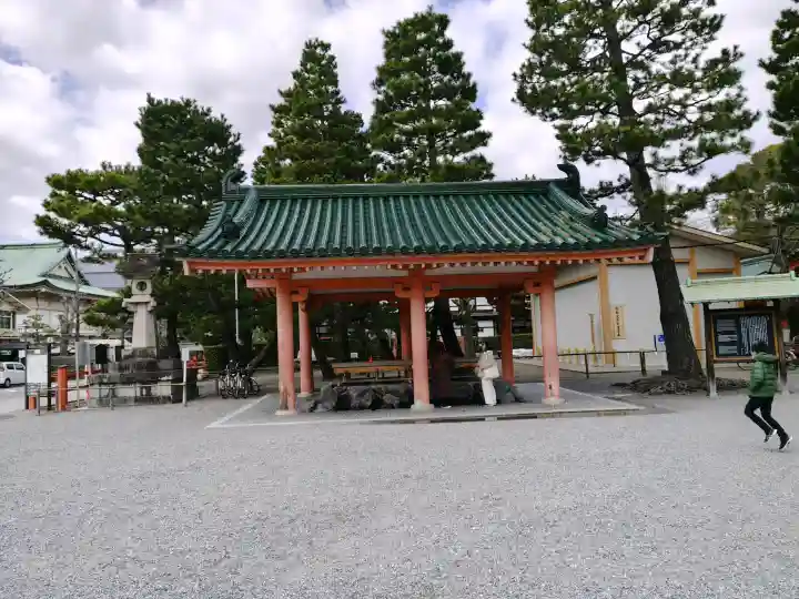 平安神宮の{uncategorized: "未分類", other: "その他", undefined: "問題あり", building: "その他建物", grave: "お墓", sacred_gate: "鳥居", guardian: "狛犬", statue: "像", buddha: "仏像", history: "歴史", nature: "自然", garden: "庭園", animal: "動物", pagoda: "塔", temizu: "手水舎", mountain_gate: "山門・神門", sanctuary: "本殿・本堂", subordinate: "末社・摂社", art: "芸術", scenery: "景色", jizo: "地蔵", ema: "絵馬", goshuin: "御朱印", omikuji: "おみくじ", items: "授与品その他", amulet: "お守り", goshuincho: "御朱印帳", eats: "食事", festival: "お祭り", votive_dance: "神楽", shichigosan: "七五三参", wedding: "結婚式", experience: "体験その他", initially: "初詣", around: "周辺", anti_infection: "感染症対策"}