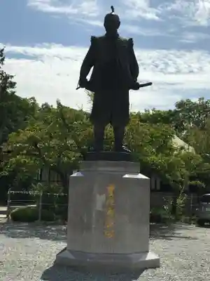 豊國神社の像