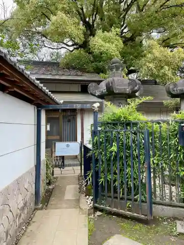 栄誉権現社の{uncategorized: "未分類", other: "その他", undefined: "問題あり", building: "その他建物", grave: "お墓", sacred_gate: "鳥居", guardian: "狛犬", statue: "像", buddha: "仏像", history: "歴史", nature: "自然", garden: "庭園", animal: "動物", pagoda: "塔", temizu: "手水舎", mountain_gate: "山門・神門", sanctuary: "本殿・本堂", subordinate: "末社・摂社", art: "芸術", scenery: "景色", jizo: "地蔵", ema: "絵馬", goshuin: "御朱印", omikuji: "おみくじ", items: "授与品その他", amulet: "お守り", goshuincho: "御朱印帳", eats: "食事", festival: "お祭り", votive_dance: "神楽", shichigosan: "七五三参", wedding: "結婚式", experience: "体験その他", initially: "初詣", around: "周辺", anti_infection: "感染症対策"}