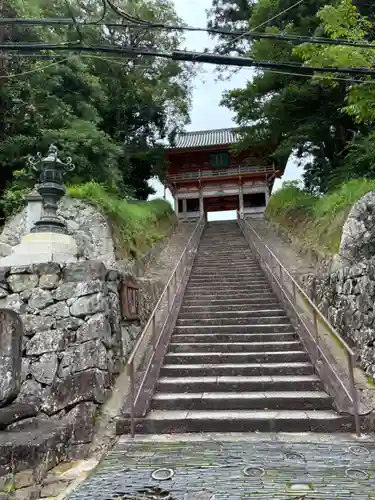 道成寺の山門