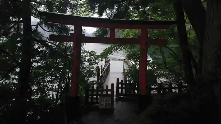九頭龍神社本宮の鳥居
