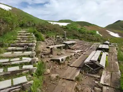 月山神社本宮の周辺