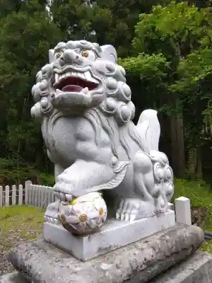 王劔神社の{uncategorized: "未分類", other: "その他", undefined: "問題あり", building: "その他建物", grave: "お墓", sacred_gate: "鳥居", guardian: "狛犬", statue: "像", buddha: "仏像", history: "歴史", nature: "自然", garden: "庭園", animal: "動物", pagoda: "塔", temizu: "手水舎", mountain_gate: "山門・神門", sanctuary: "本殿・本堂", subordinate: "末社・摂社", art: "芸術", scenery: "景色", jizo: "地蔵", ema: "絵馬", goshuin: "御朱印", omikuji: "おみくじ", items: "授与品その他", amulet: "お守り", goshuincho: "御朱印帳", eats: "食事", festival: "お祭り", votive_dance: "神楽", shichigosan: "七五三参", wedding: "結婚式", experience: "体験その他", initially: "初詣", around: "周辺", anti_infection: "感染症対策"}