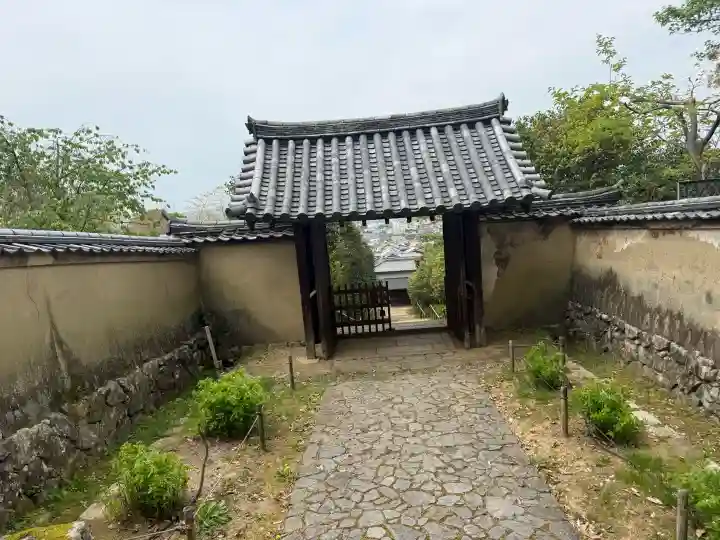 白毫寺の{uncategorized: "未分類", other: "その他", undefined: "問題あり", building: "その他建物", grave: "お墓", sacred_gate: "鳥居", guardian: "狛犬", statue: "像", buddha: "仏像", history: "歴史", nature: "自然", garden: "庭園", animal: "動物", pagoda: "塔", temizu: "手水舎", mountain_gate: "山門・神門", sanctuary: "本殿・本堂", subordinate: "末社・摂社", art: "芸術", scenery: "景色", jizo: "地蔵", ema: "絵馬", goshuin: "御朱印", omikuji: "おみくじ", items: "授与品その他", amulet: "お守り", goshuincho: "御朱印帳", eats: "食事", festival: "お祭り", votive_dance: "神楽", shichigosan: "七五三参", wedding: "結婚式", experience: "体験その他", initially: "初詣", around: "周辺", anti_infection: "感染症対策"}