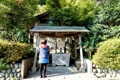 赤尾渋垂郡辺神社の手水舎