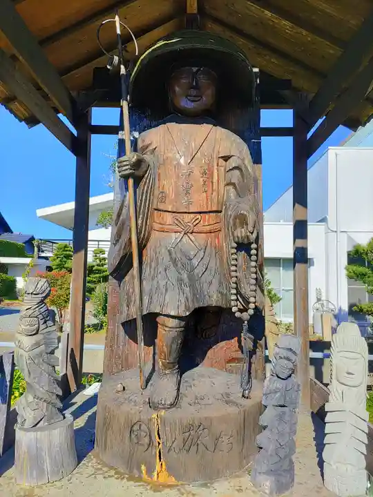 中観音堂・羽島円空資料館の像