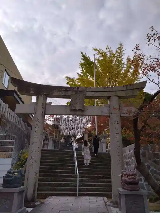 紅葉八幡宮の鳥居