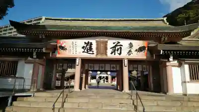 照國神社の山門・神門